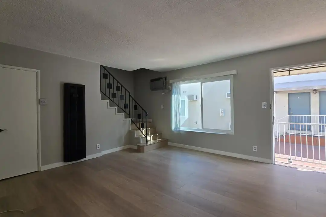 1541 College View Dr - View 3