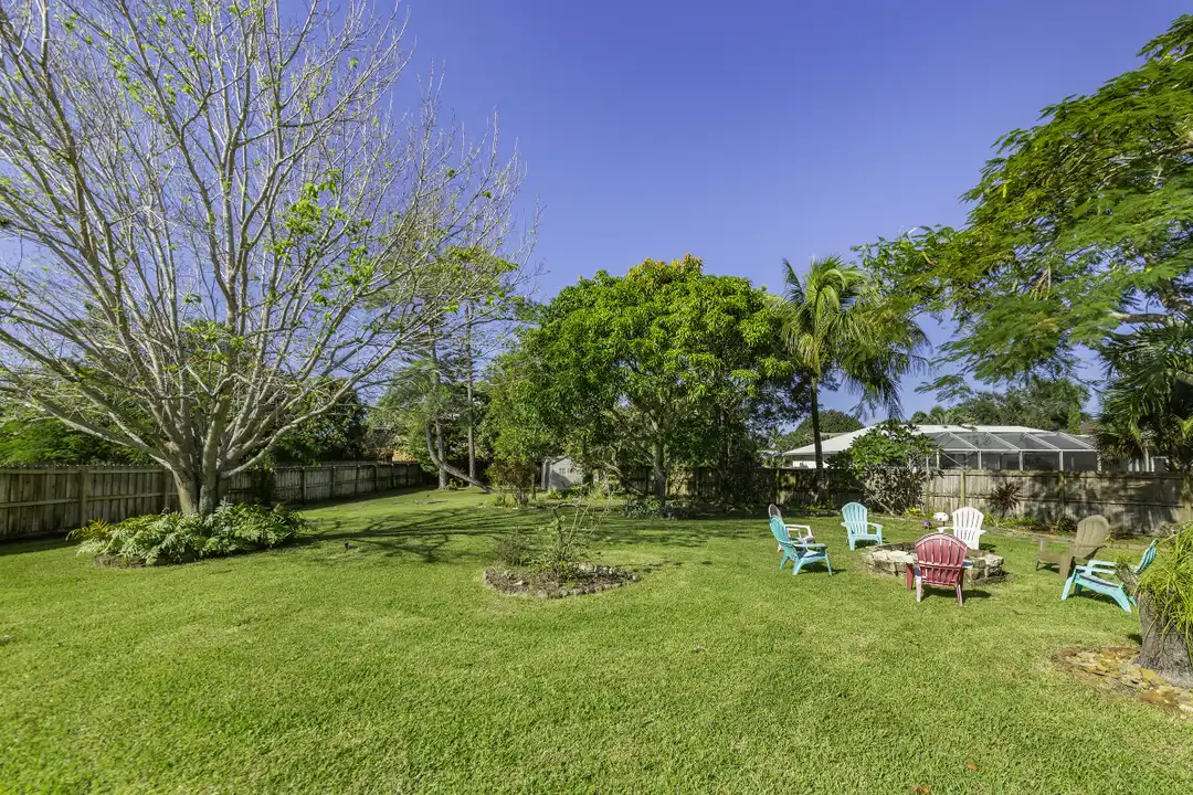 762 SE River Ln - More