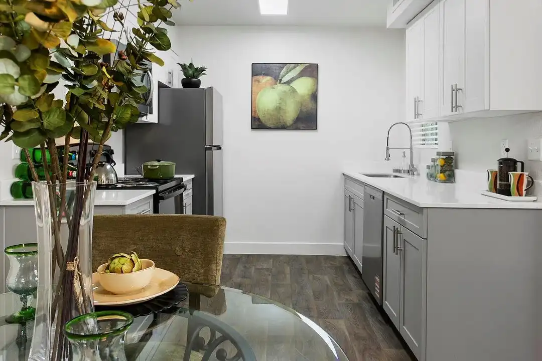 Apartment in Phoenix, Maryvale - View 3
