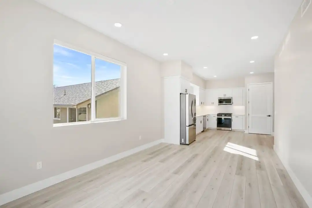 4072 Georgia St unit 6 - More