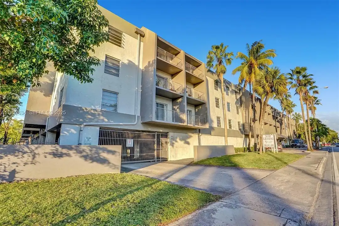 Apartment in North Miami - View 5