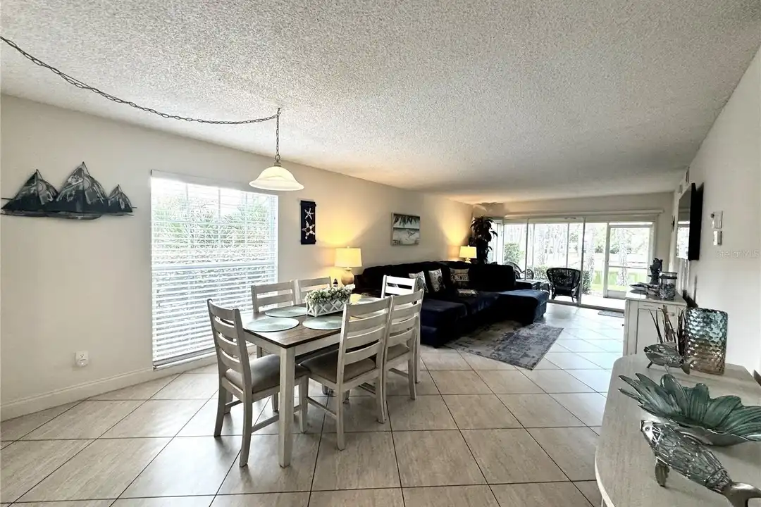 4377 Longmeadow #7 - More