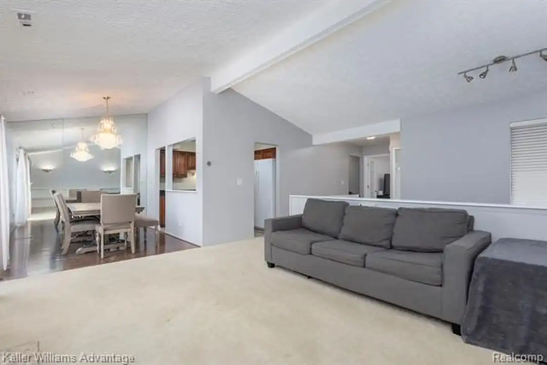 Apartment in Southfield - View 4
