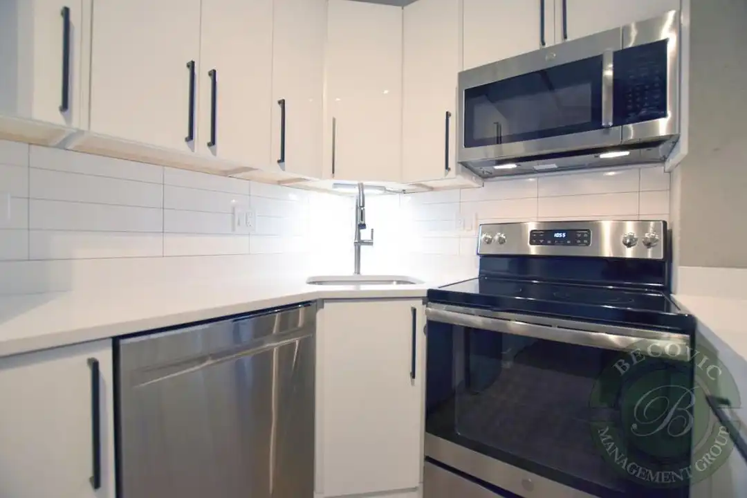 7645 N Sheridan Rd – pohled 4