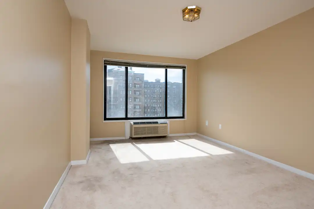 2501 Calvert St NW - More