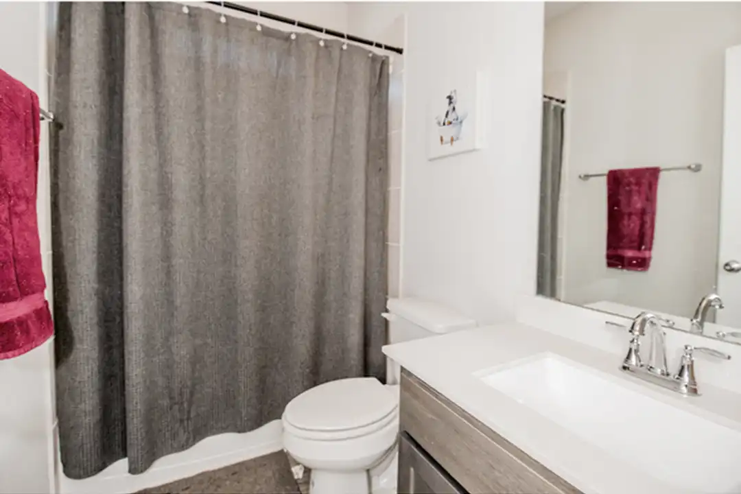 643 Hazeltine Rd - More