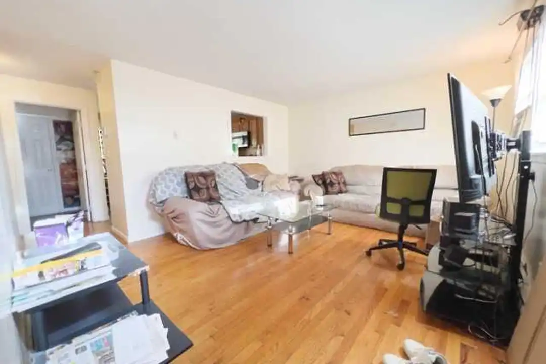 52 Lawn St - View 5