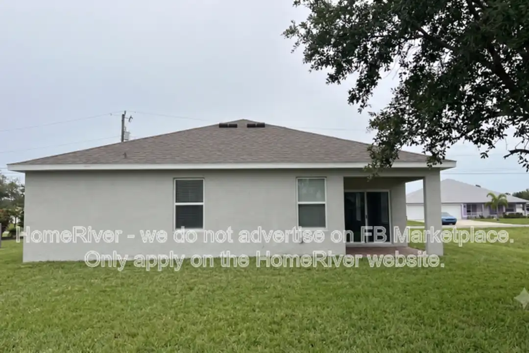 1009 NE 11th St - View 2