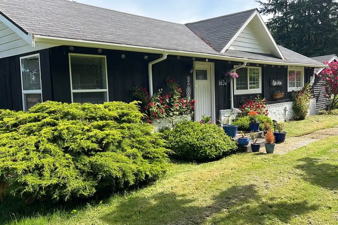 1637 Scenic Ave - View 2