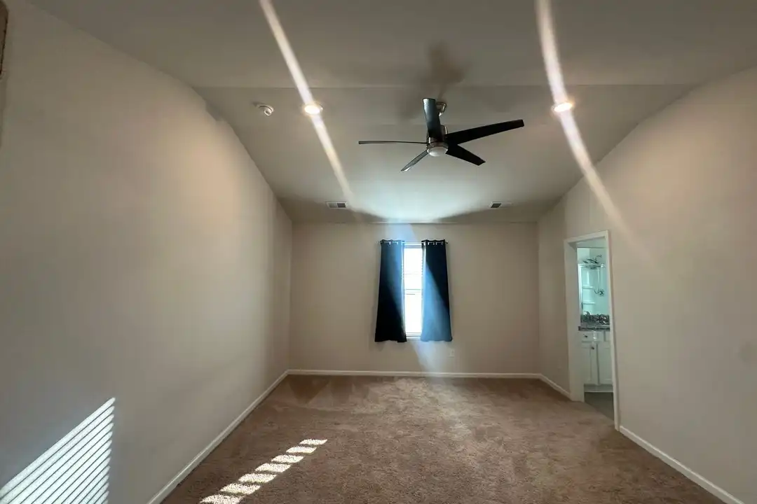 House in Elgin - View 4