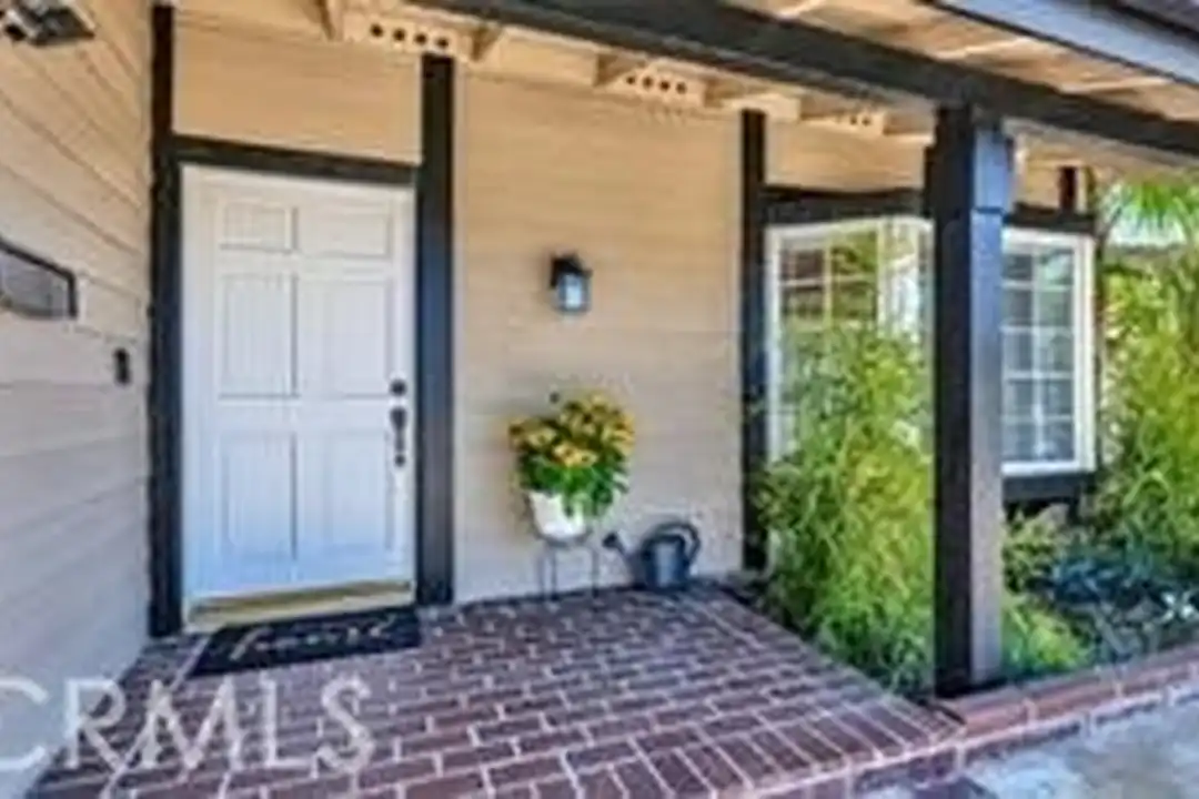 17452 Mayor Ln - View 4