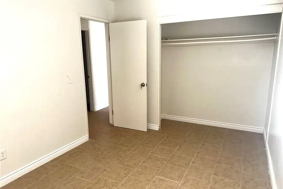 11661 White Ave - View 5