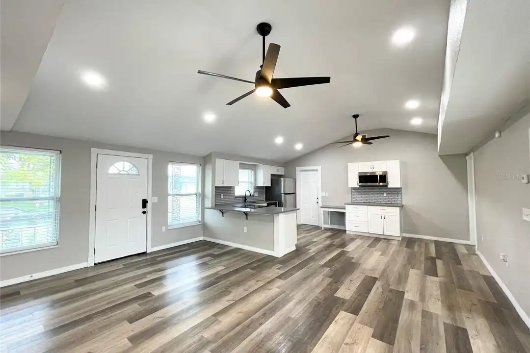 11241 Yewtree Ave - View 5