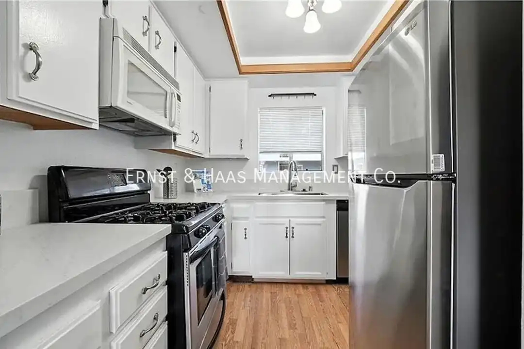 955 E 3rd St - More