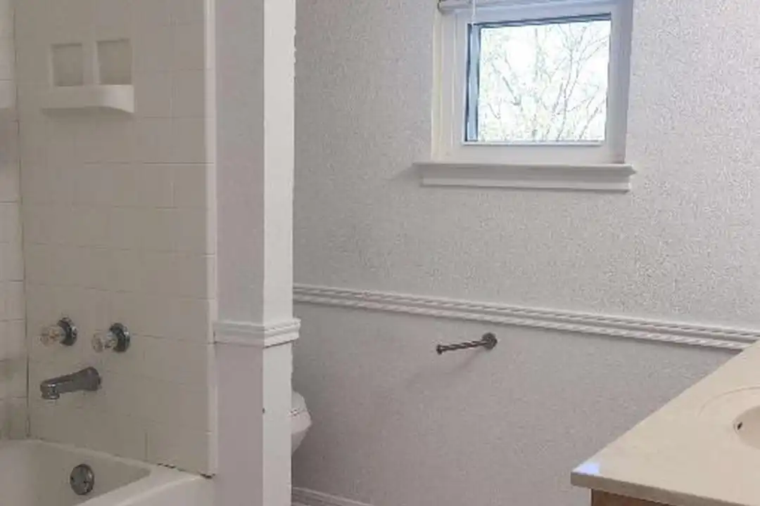 624 Atkinson Ave - View 6