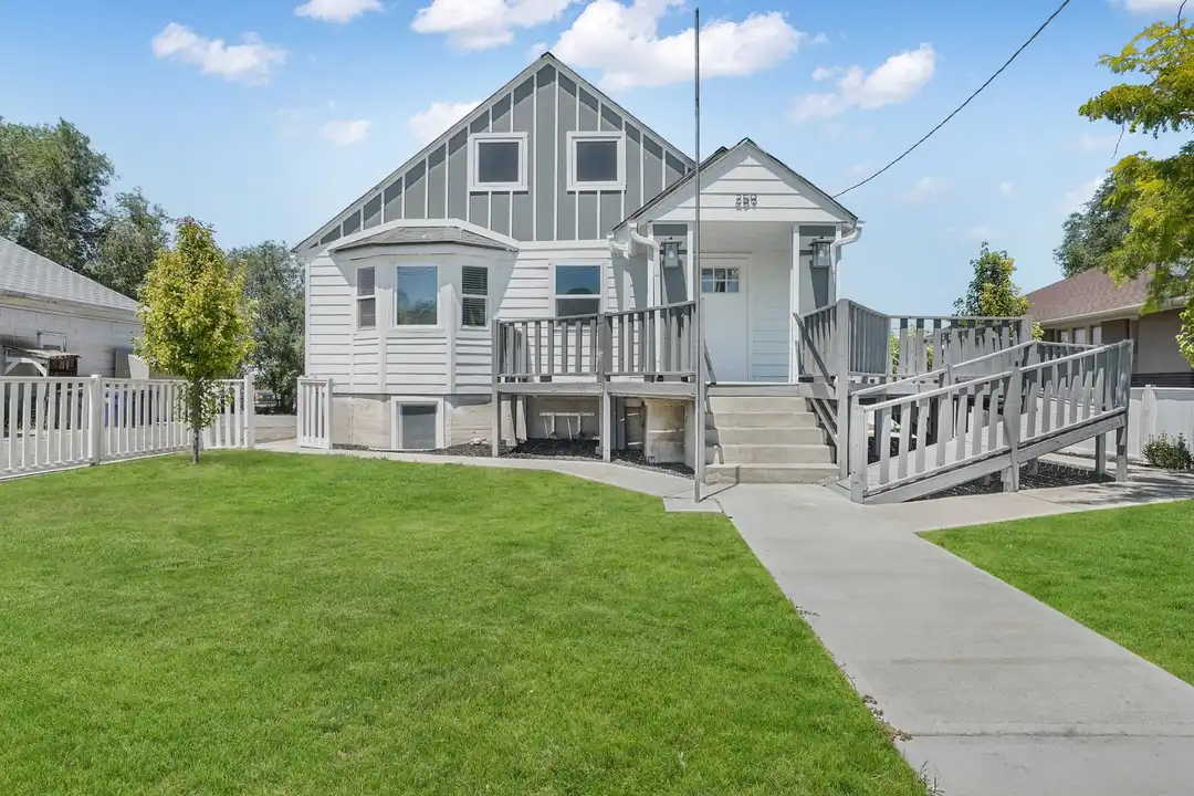 259 E Main St – photo 1 of 11