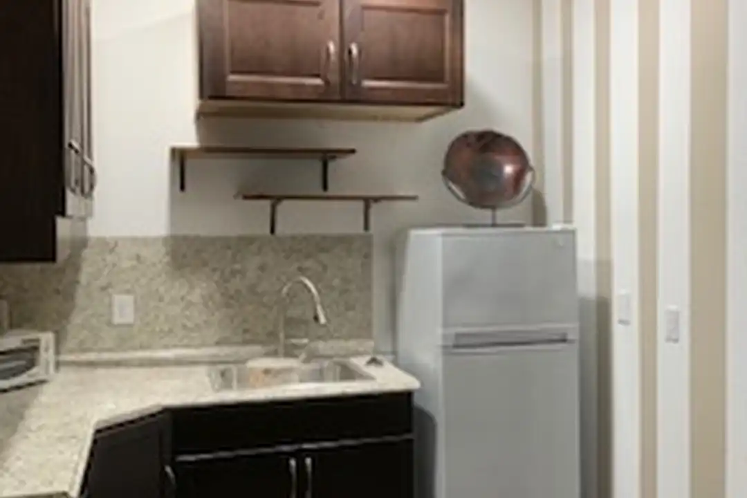 1420 Dayton St unit B - View 2