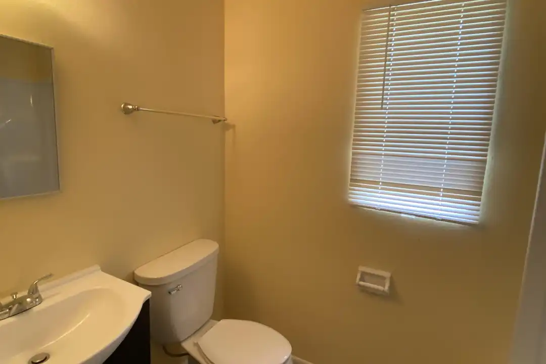 4910 Rhode Island Dr N – pohled 4
