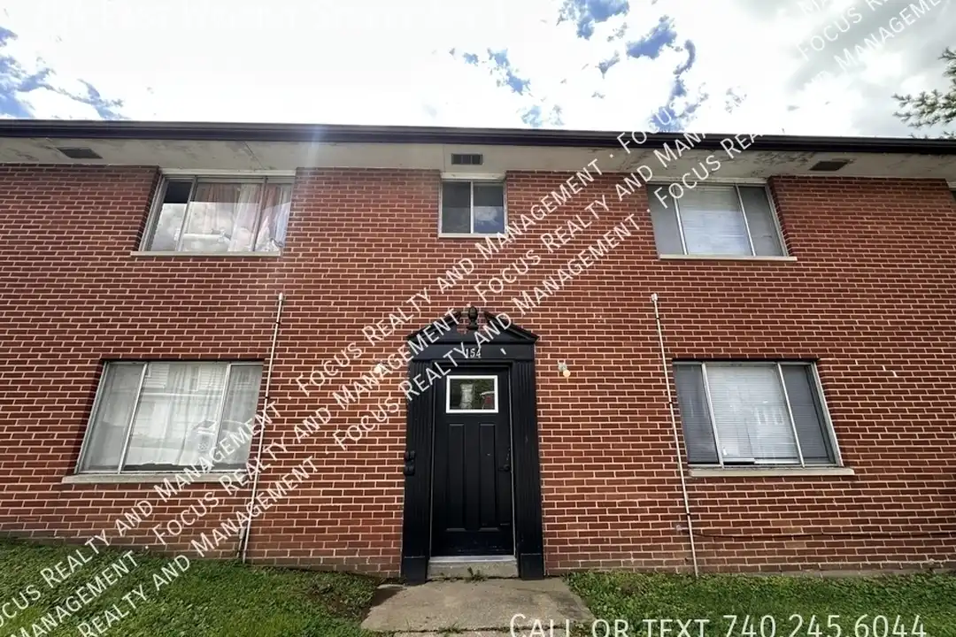 154 E Walnut St unit 1 – photo 1 of 10