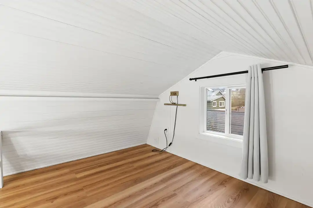 756 N 103rd St unit Unit C – další