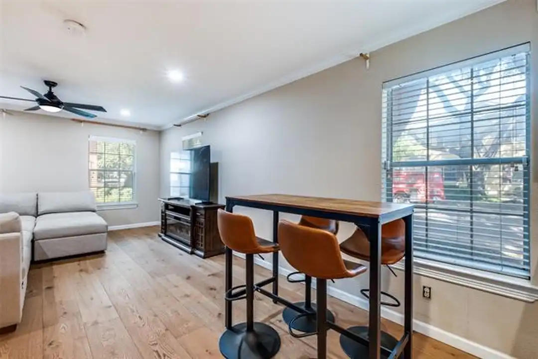 Apartment in Dallas - More