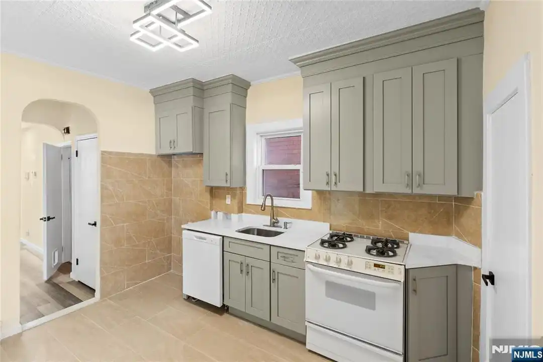 244 Lincoln Ave unit 1 - View 2