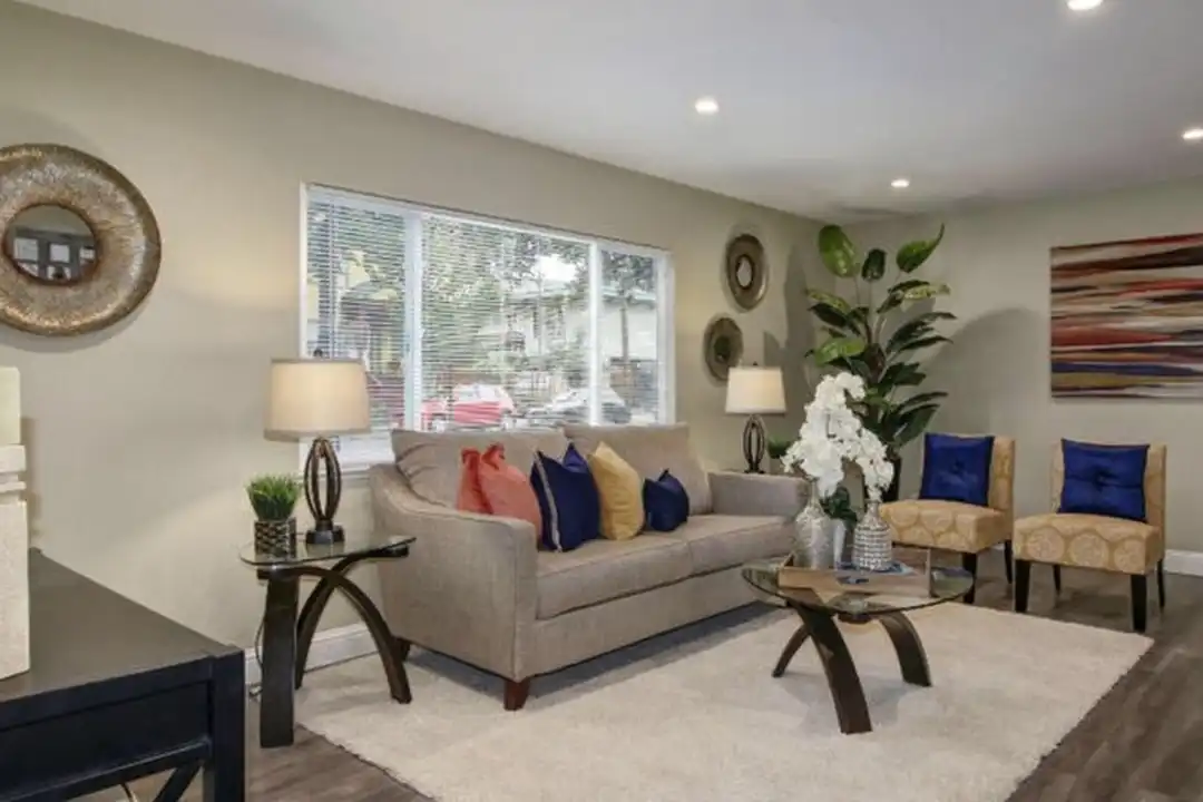324 E Magnolia St unit 7 – photo 1 of 3