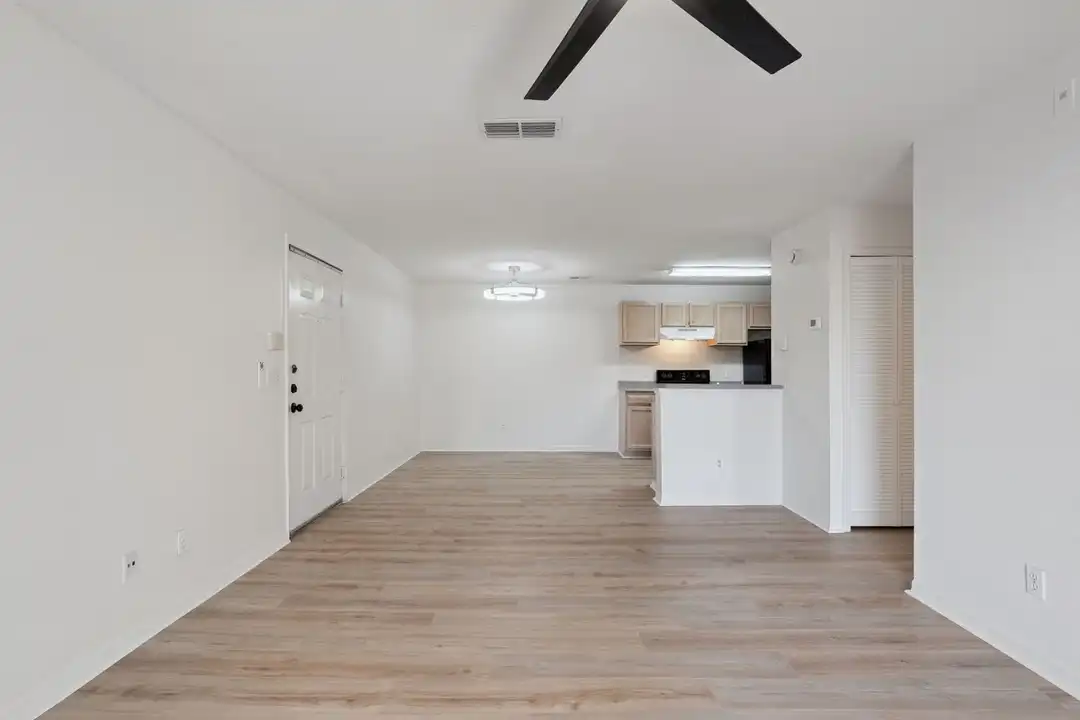 8813 Latrec Ave – pohled 2