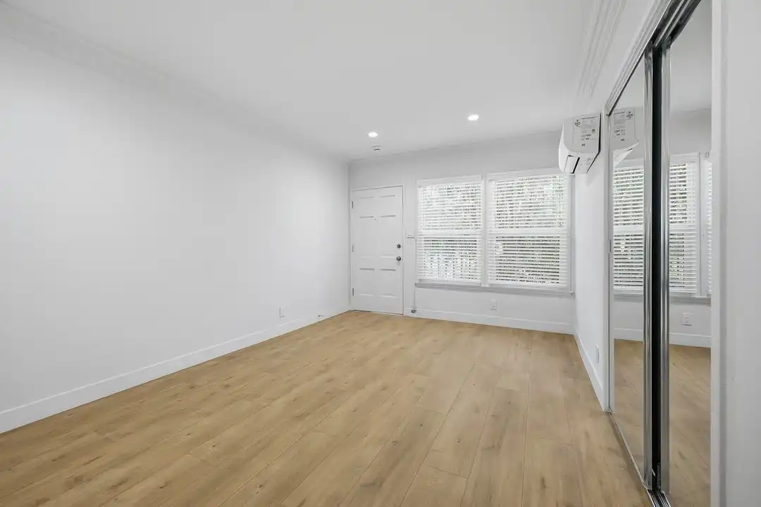 Apartment in Los Angeles, Pico-Union - View 5