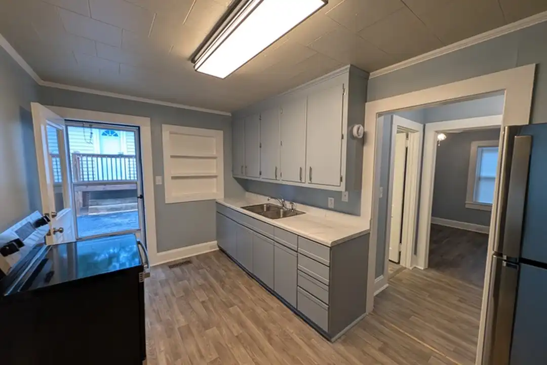 806 Cleveland Ave unit A - More