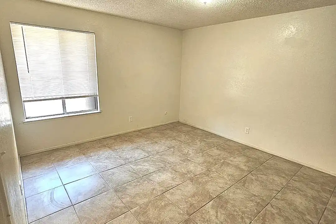 Westbridge Apartments II – photo 1