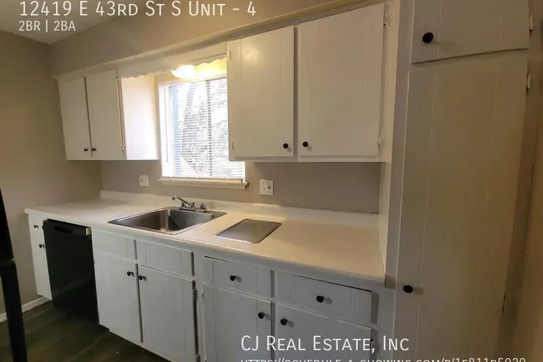 12419 East 43rd St S - View 6