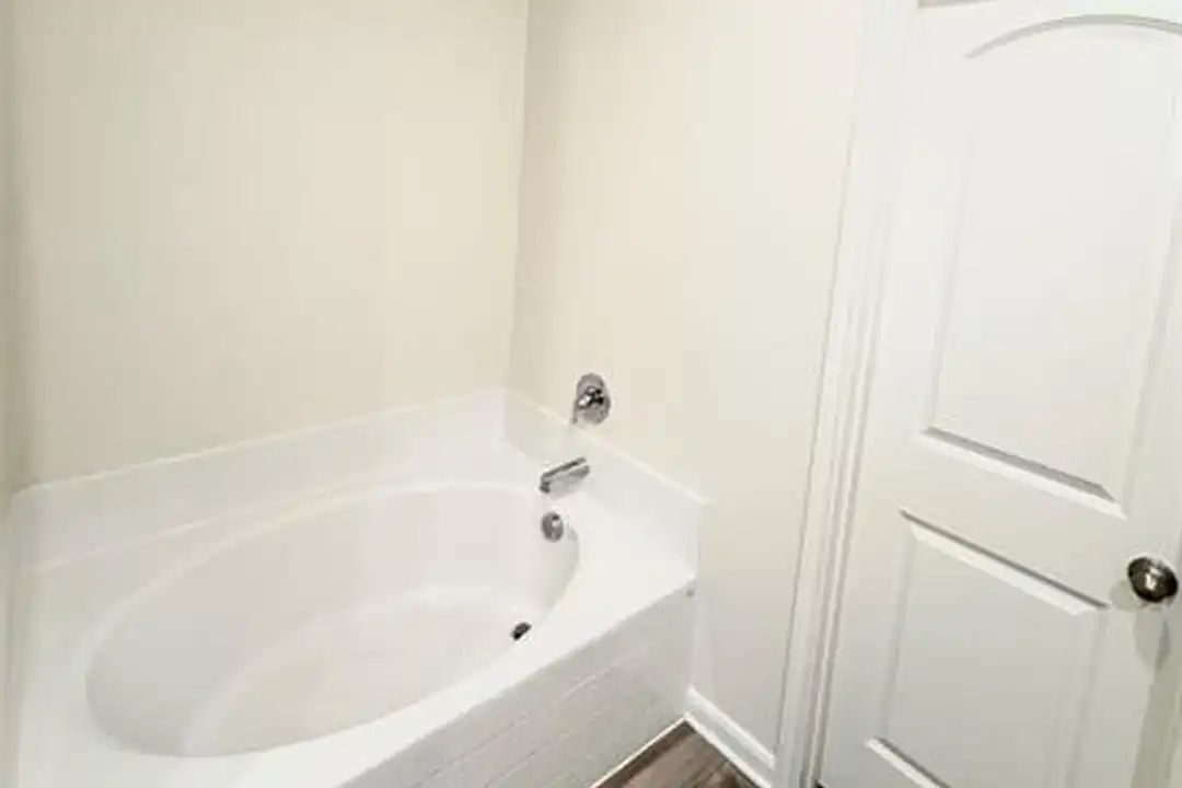 752 Saratoga Dr - More