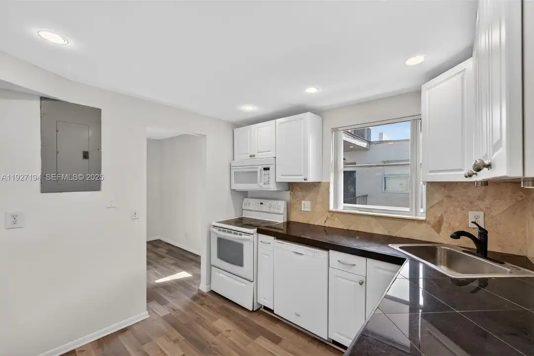 3100 Riverside Dr #305 - View 5