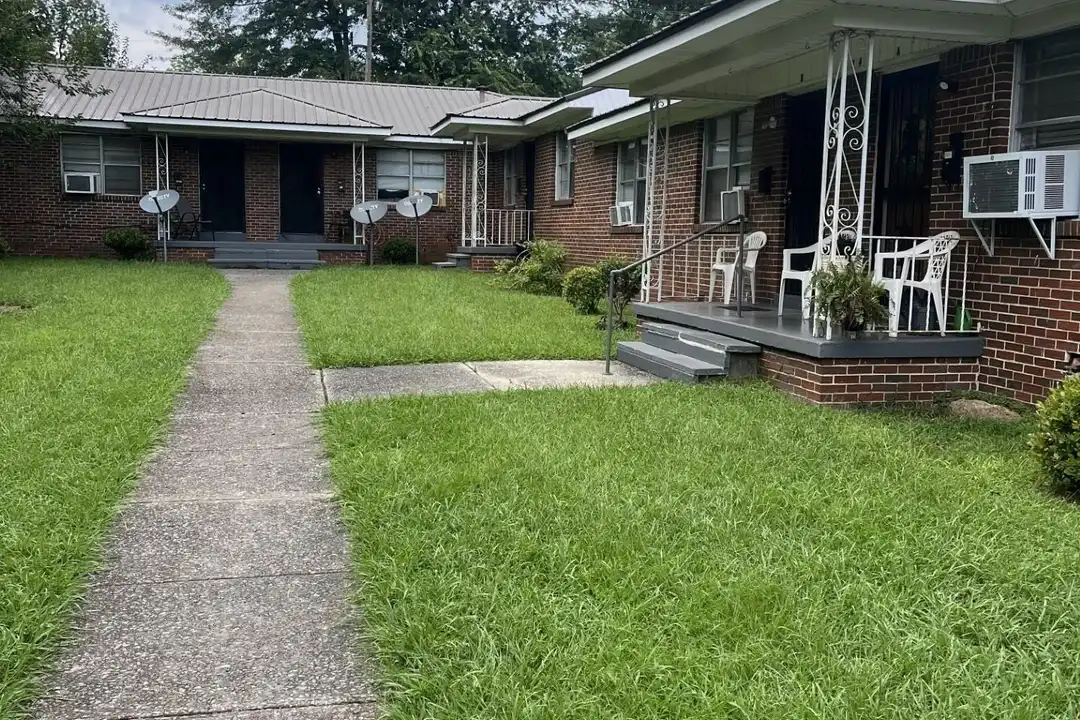 1012 33rd St SW, Birmingham – photo 1 of 8