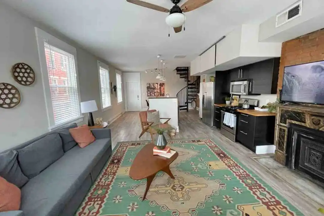 216 E Liberty St unit 1056066P – photo 1