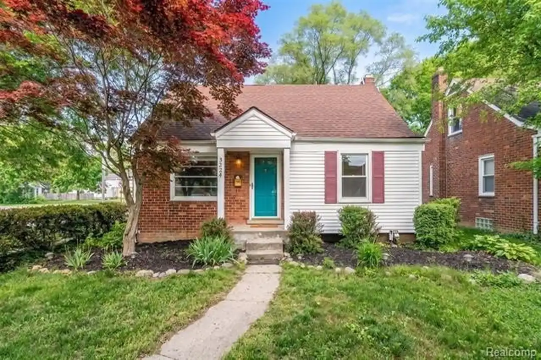 3224 N Altadena Ave – photo 1