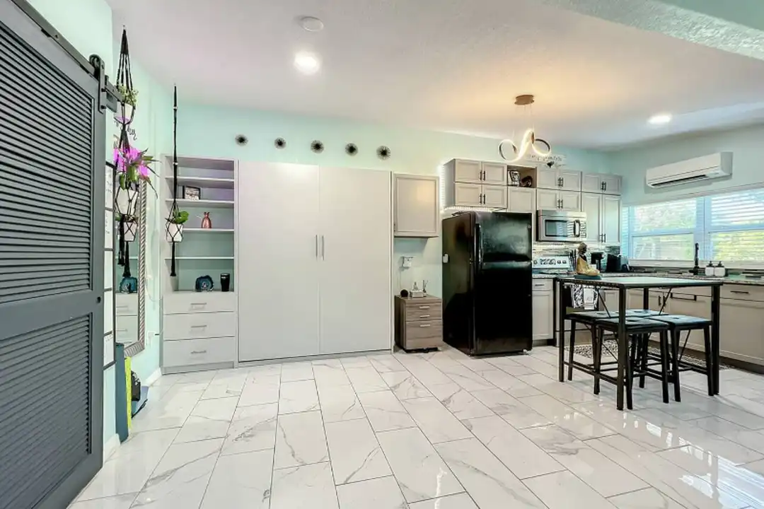 1245 Catalpa Ln unit 4 - View 3