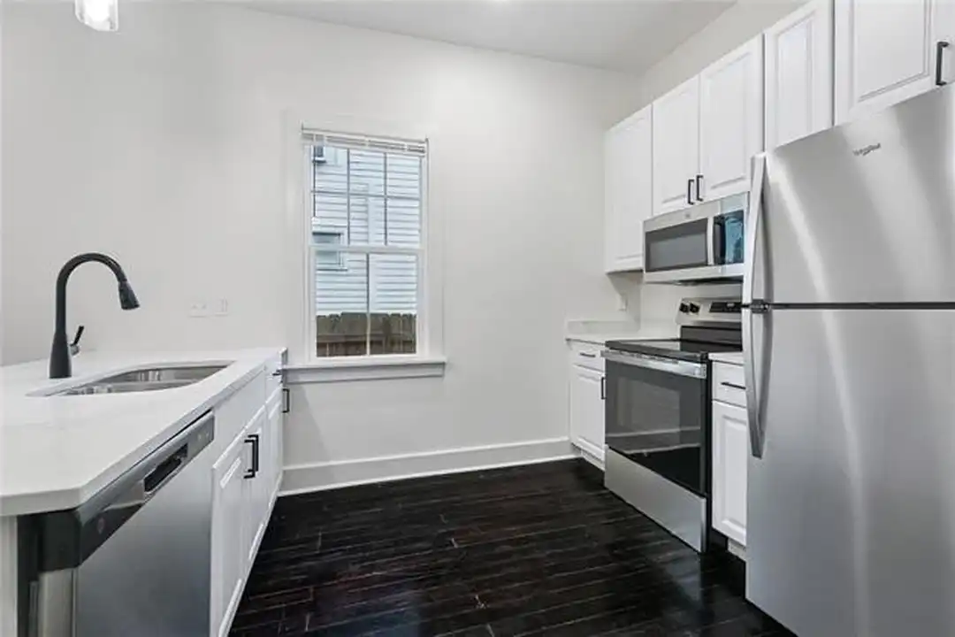 4023 Franklin Ave - More