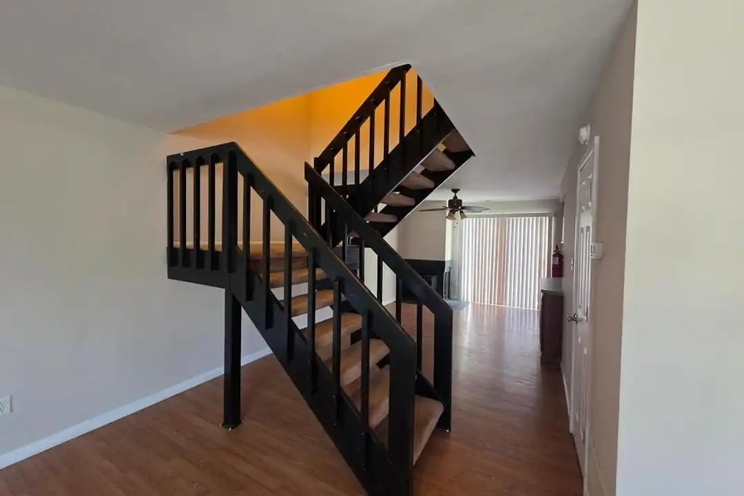 2529 Cottonwood Ct - View 5