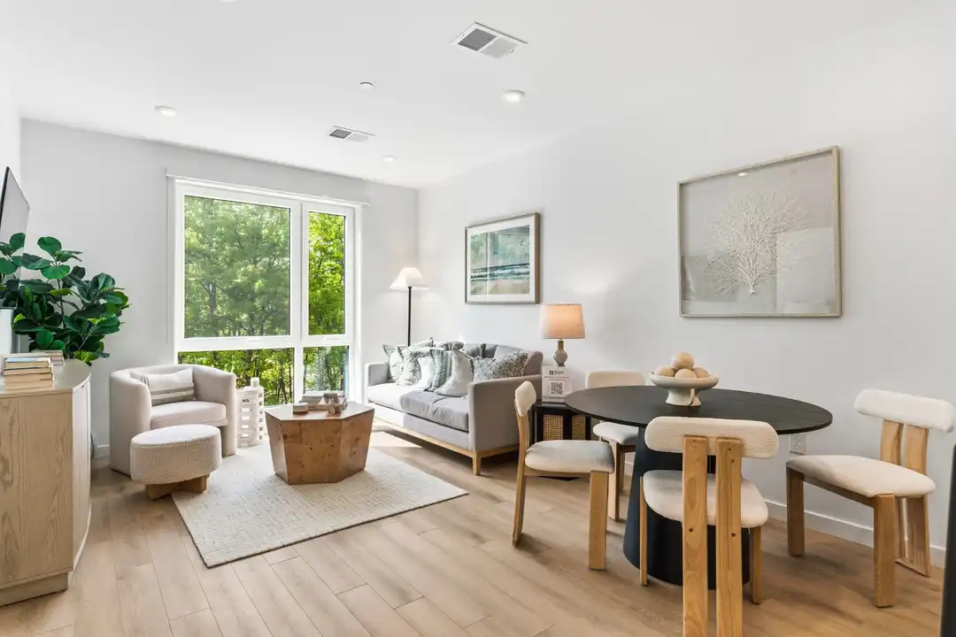 2454 Lafayette Rd - More