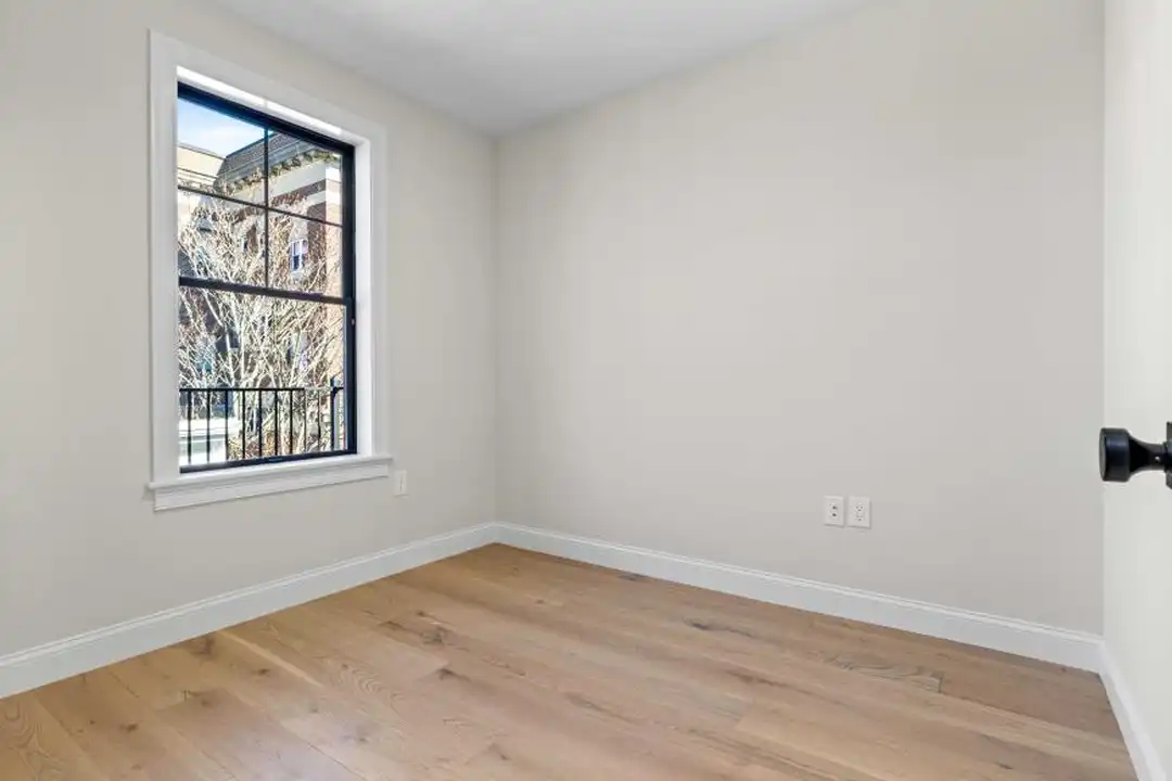 37 Sheafe St - More