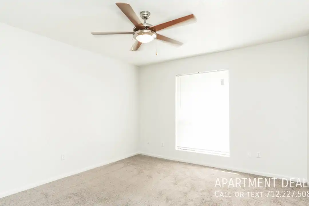 706 Hickory Dr - View 6
