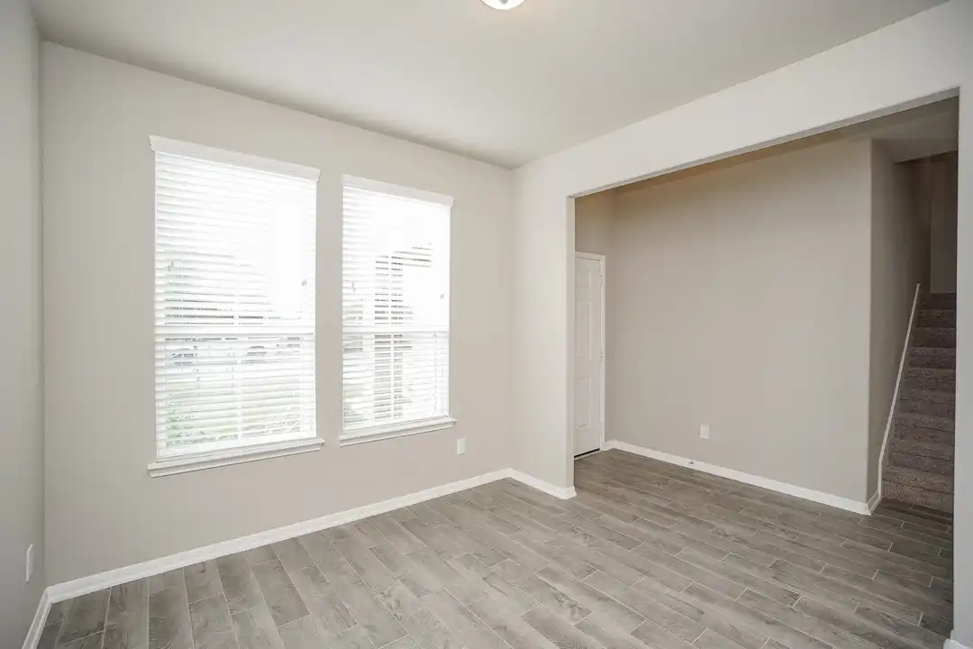5463 Grand View Dr - View 3