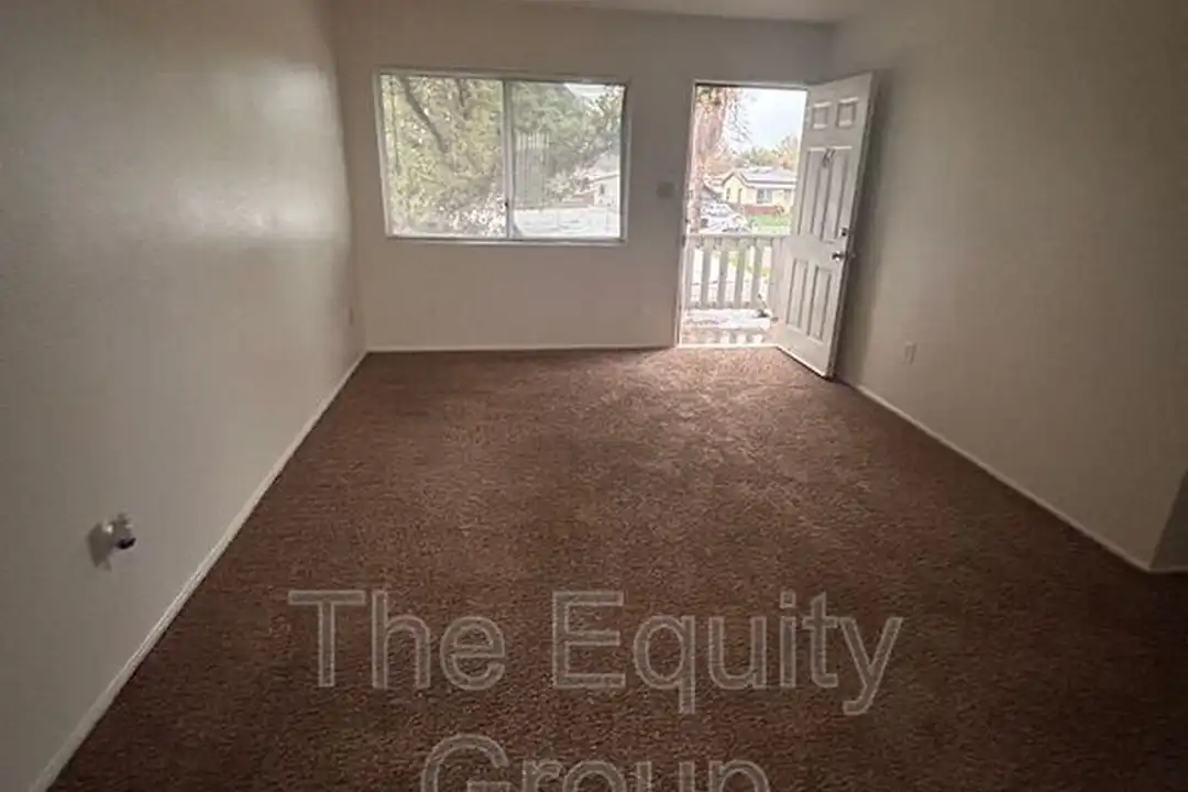 Apartment in Hanford - View 4