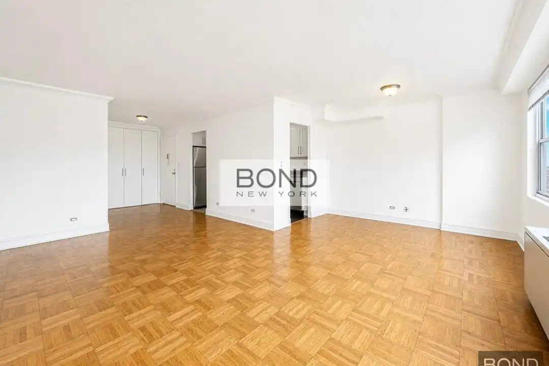 888 8th Ave - View 3