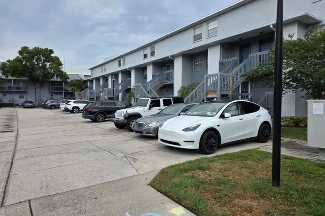 4821 W McElroy Ave unit 4821 – pohled 2