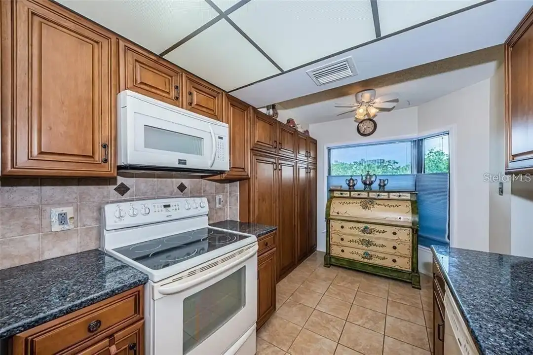 1324 Pasadena Ave S #205 - More
