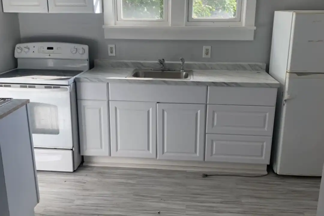 9 Warren St unit 3 – photo 1 of 7