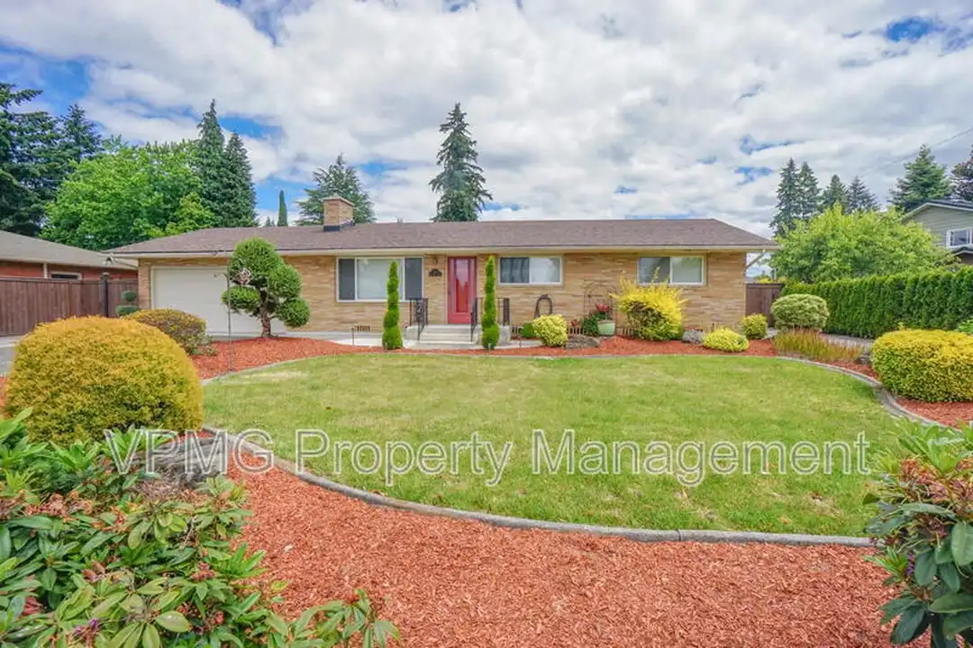 705 NE 94th Ave - View 2